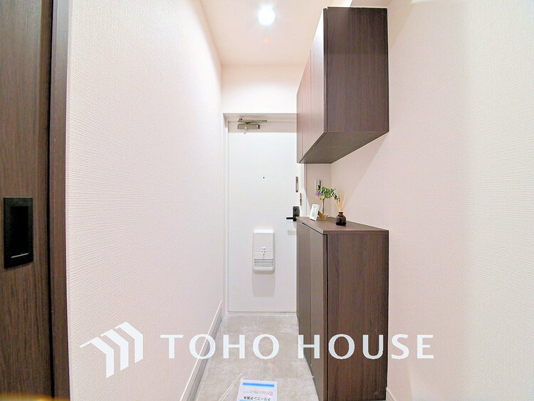 玄関 落ち着いた雰囲気の玄関、家族の帰りを暖かく迎えてくれます