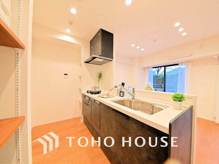 キッチン シンプルな部屋の雰囲気に溶け合うナチュラルキッチン