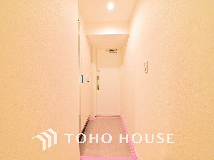 玄関 落ち着いた雰囲気の玄関、家族の帰りを暖かく迎えてくれます