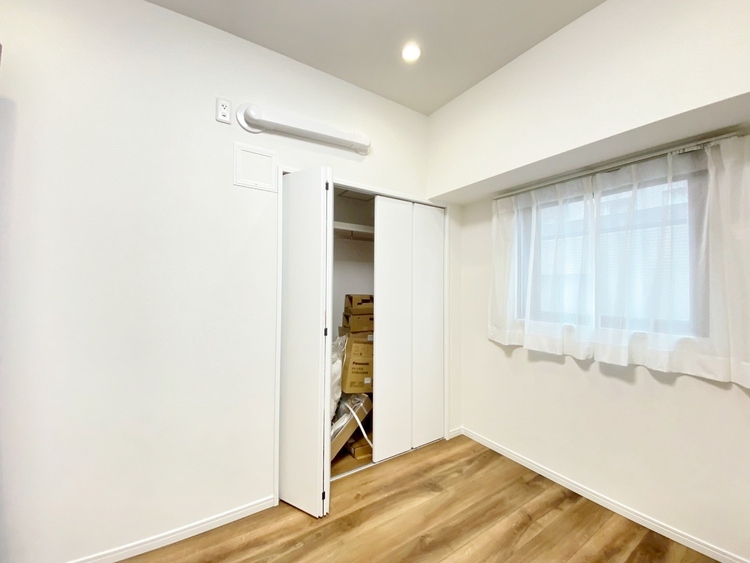 収納 家電やスーツケース、ストック品など何でも片付く嬉しい空間です。