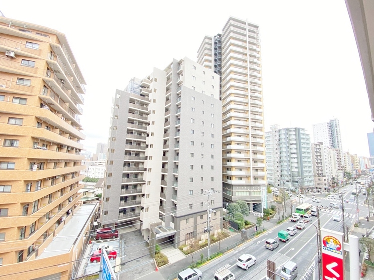 バルコニー 眺望や窓からの景色が良いと、家で過ごす時間も快適です。