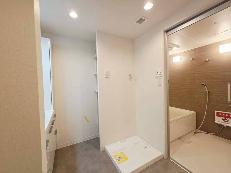 その他 十分な広さの脱衣所。
