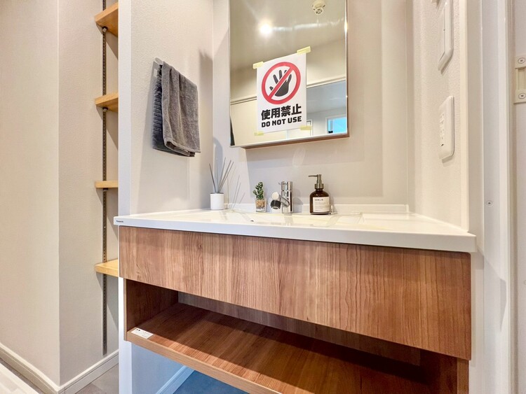 その他 清潔感を感じられる洗面化粧台。