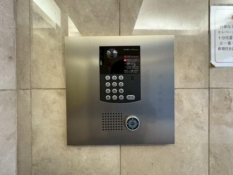 その他 誰が来てもわかる様にモニター付きインターホンを設置。