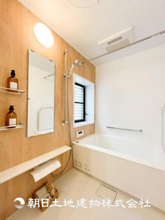 風呂 【浴室】浴室暖房乾燥機付きバスルーム。ゆったり寛げる空間です。