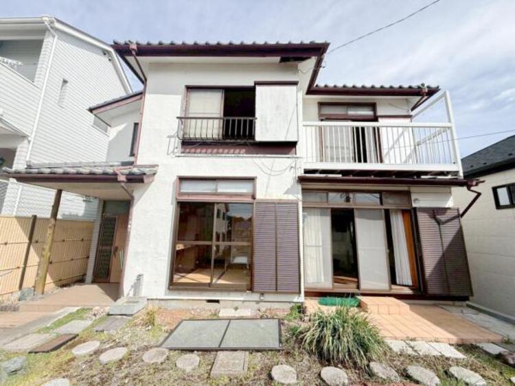 外観 家の良し悪しだけではなく周辺環境も重要なポイントとなります！ご案内時に周辺環境もご案内いたします！流行に左右されず将来にわたって価値が継続する佇まい！良好な住環境が保たれたエリアで新生活を過ごせます 