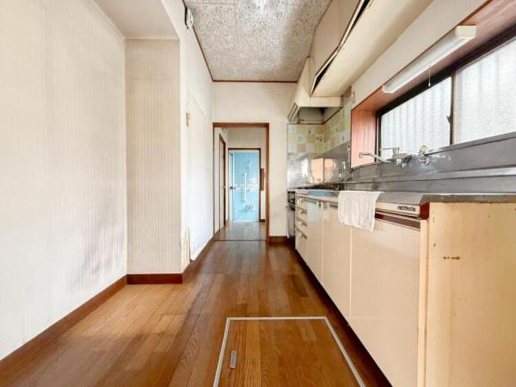 キッチン 【キッチン】広く取られたキッチンスペースはとても便利です。