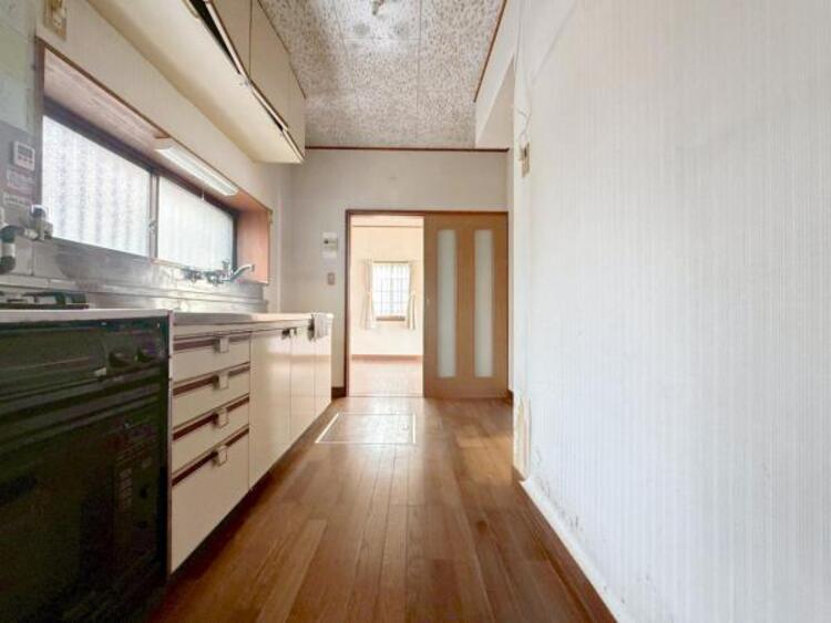 キッチン 【キッチン】広く取られたキッチンスペースはとても便利です。