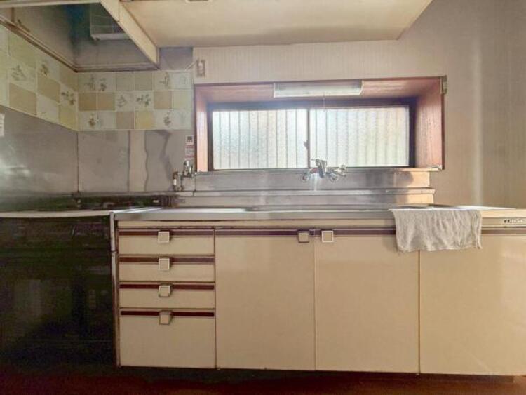 キッチン 【キッチン】広く取られたキッチンスペースはとても便利です。