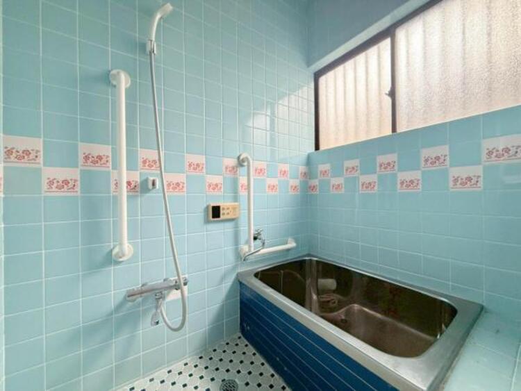 風呂 【浴室】窓のあるバスルームは明るく気持ちの良い空間です！！