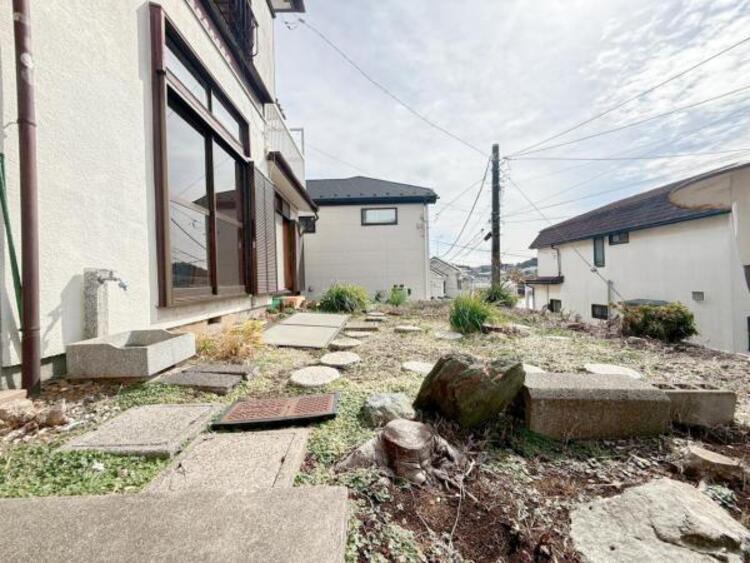 その他 【お庭】BBQやDIYなど大活躍するプライベートスペース！　ペットの運動スペースとしても重宝します。 