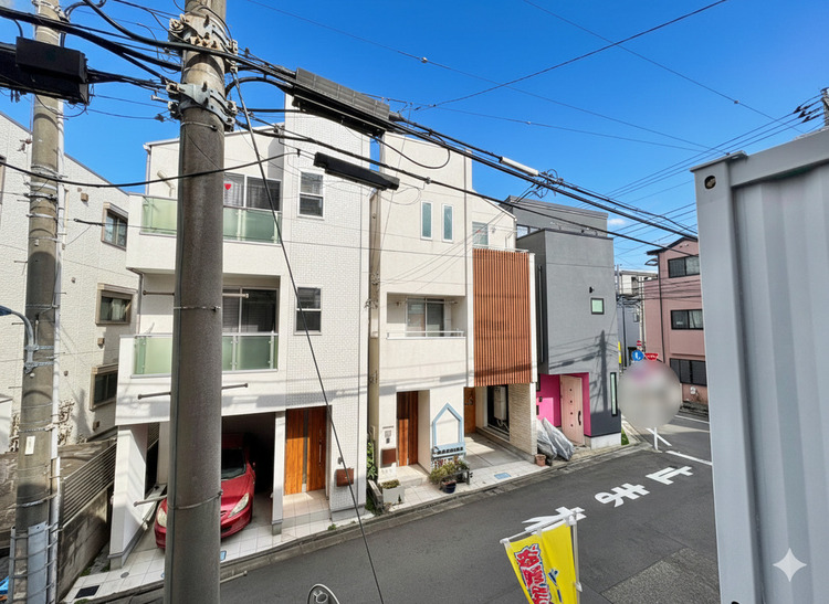 バルコニー 窓を開けると広がる青空。心をリフレッシュして日々を過ごしていきましょう。