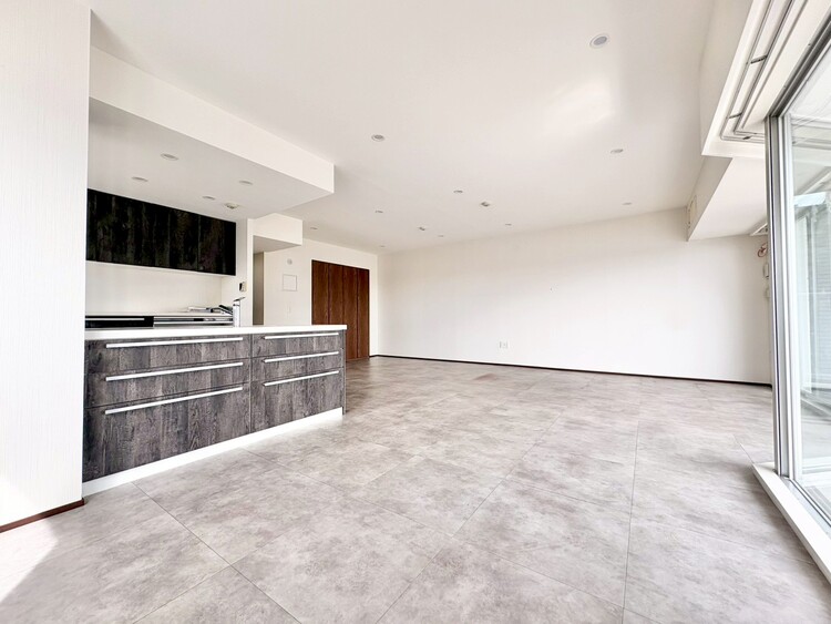 居間 居心地の良い空気感は、暮らしのステージを彩り、心からのやすらぎと満足感を与えてくれます。