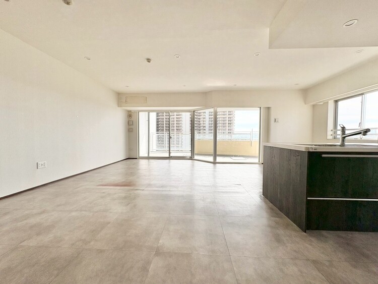 居間 飾り過ぎないシンプルな内装と偏り過ぎないデザインで統一しました。