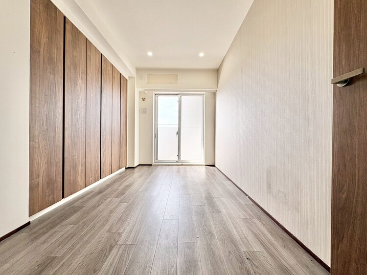 寝室 ベッドも十分に設置するスペースがあります。