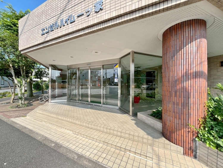 エントランス 外と内をつなぐエントランスは、まさに顔となる場所。