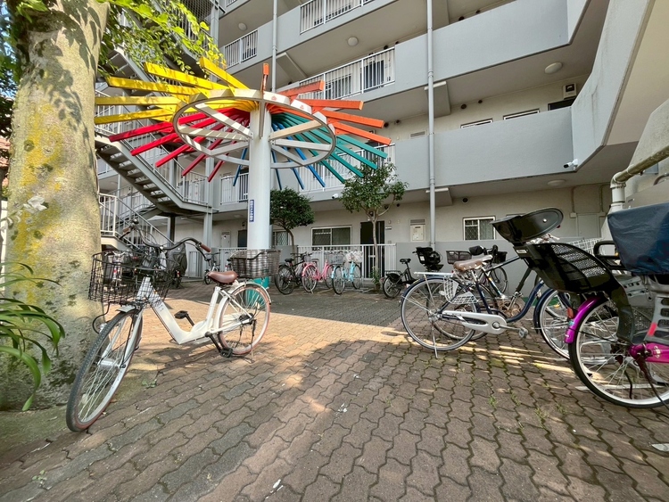 その他 きちんと整備された駐輪場。住む方の心遣いが感じられます。