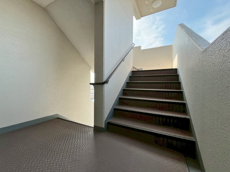 駐車場 大切に管理されてきたマンションならではの、良好な管理体制が伺えます。