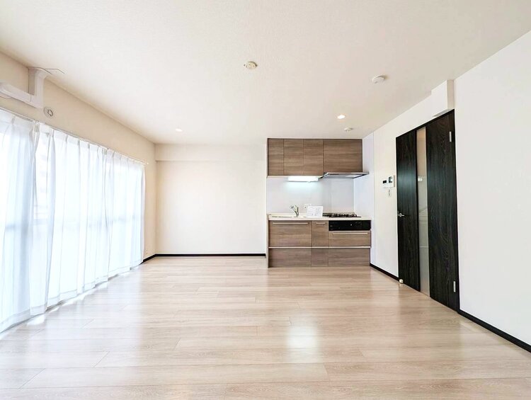 居間 快適に過ごす毎日を求めて、暮らしの中でご自身の「マイホーム」に創り上げてください。