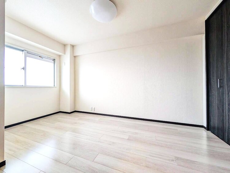 寝室 ベッドも十分に設置するスペースがあります。