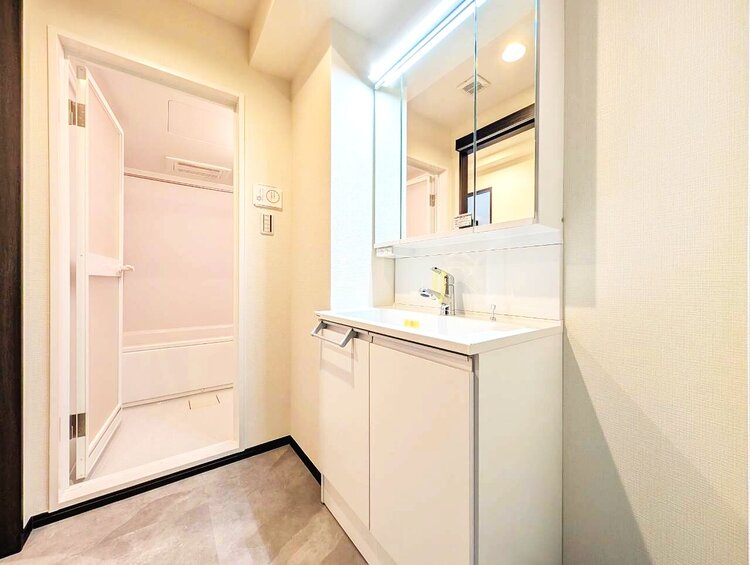 洗面 清潔感と心地よさを重視した、上質感漂うパウダールーム。