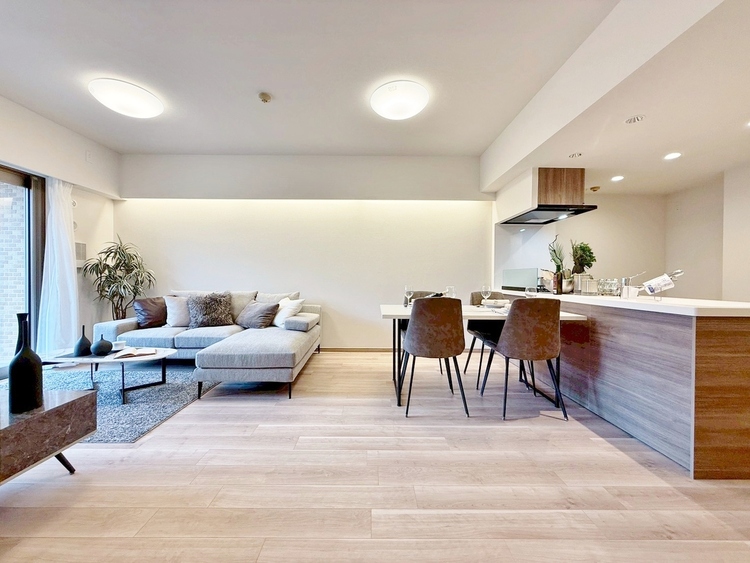 居間 居心地の良い空気感は、暮らしのステージを彩り、心からのやすらぎと満足感を与えてくれます。