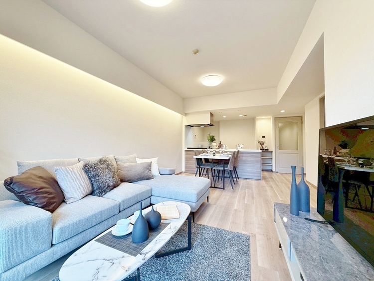 居間 快適に過ごす毎日を求めて、暮らしの中でご自身の「マイホーム」に創り上げてください。