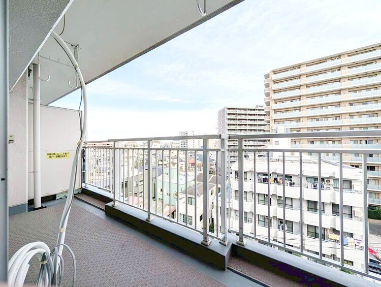 バルコニー 暮らしの中で、光と風を演出してくれるバルコニー。