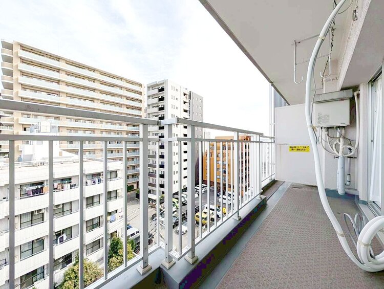 バルコニー 窓を開けると広がる青空。心をリフレッシュして日々を過ごしていきましょう。