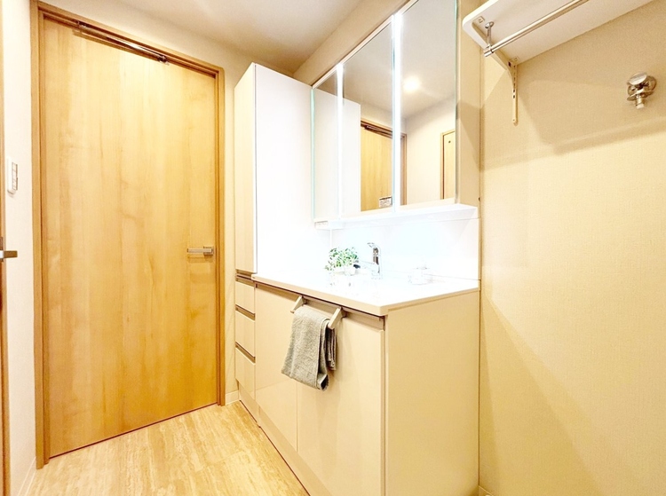 洗面 何かと物が増える場所だからこそ、スッキリと見映えの良い空間に。