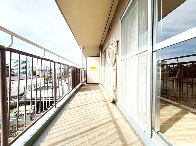 バルコニー 暮らしの中で、光と風を演出してくれるバルコニー。