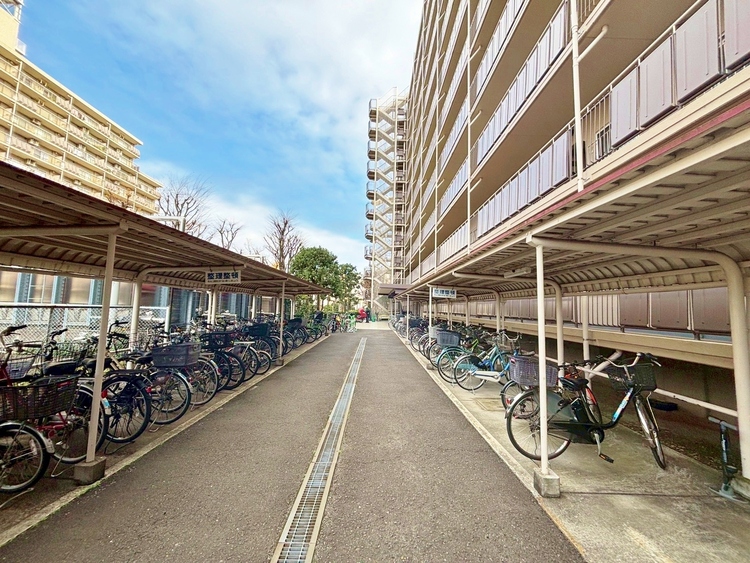その他 きちんと整備された駐輪場。住む方の心遣いが感じられます。