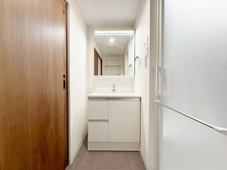 洗面 何かと物が増える場所だからこそ、スッキリと見映えの良い空間に。