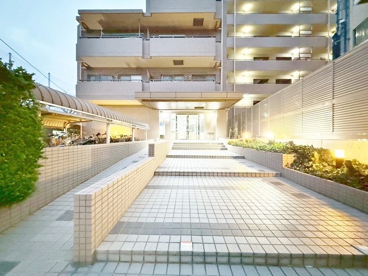 エントランス 外と内をつなぐエントランスは、まさに顔となる場所。