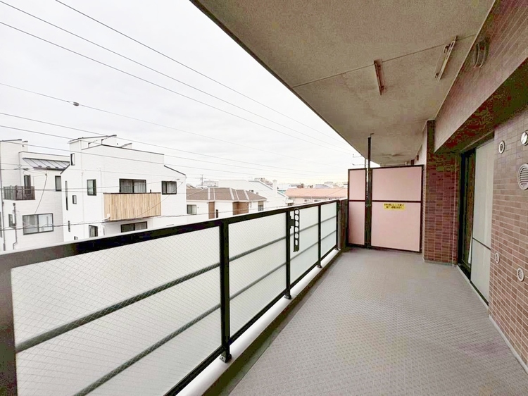 バルコニー 暮らしの中で、光と風を演出してくれるバルコニー。