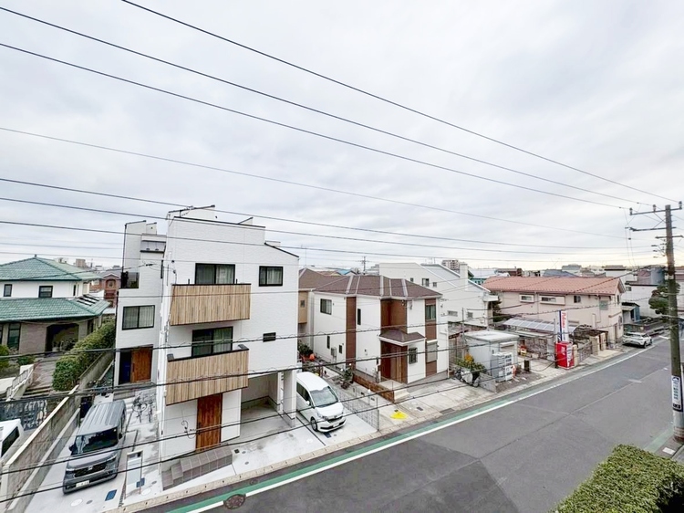 バルコニー 窓を開けると広がる青空。心をリフレッシュして日々を過ごしていきましょう。