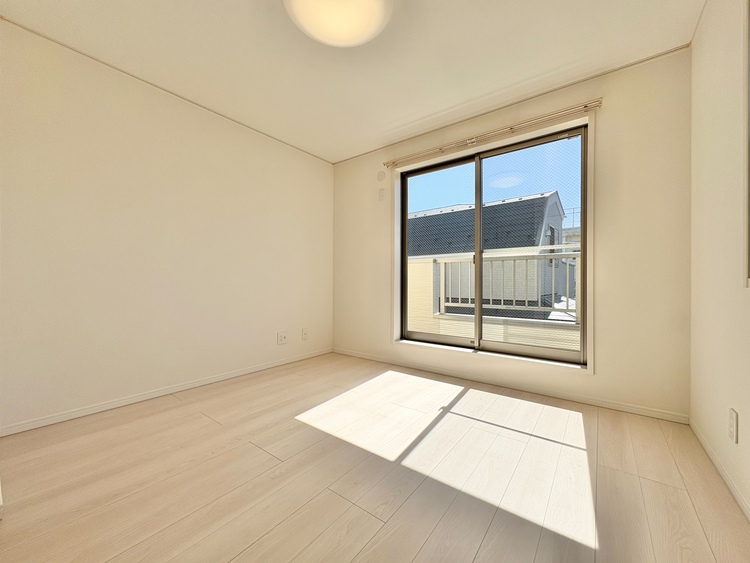 居間 うららかな陽射しがどのお部屋にも降り注ぎますように、快適さを追求した間取設計。