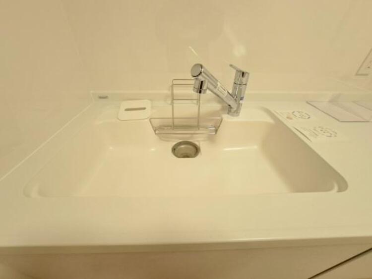 設備 キッチンの水栓には、浄水器を標準装備。水道水をそのまま飲むことができ、お米などをおいしく炊くことも可能です。