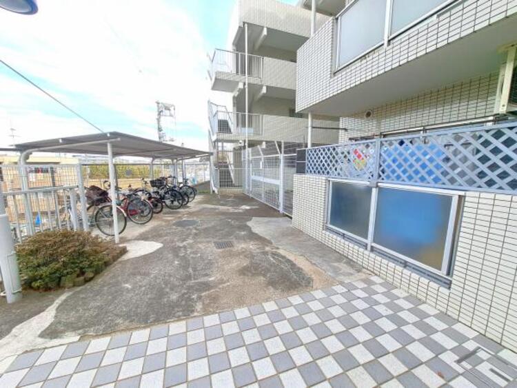 その他 屋根がついた駐輪場、自転車も濡れにくいです。
