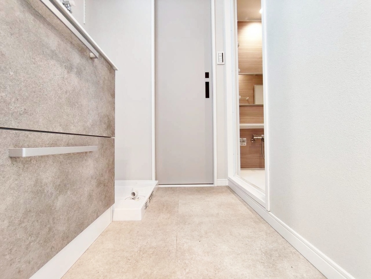 その他 十分な広さの脱衣所。