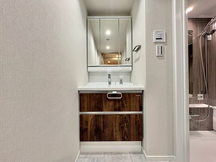 その他 清潔感を感じられる洗面化粧台。