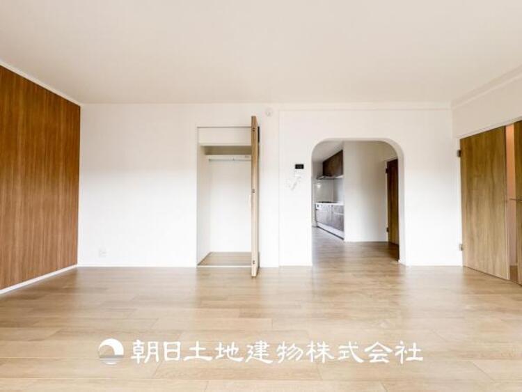 居間 【リビング】リビングにはみんなが集い、食事や楽しい会話が始まる。