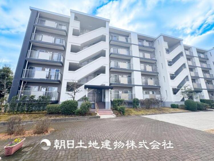 外観 【外観写真】時間のゆとりと空間、暖かな陽光がもたらす光と風を独占してください。