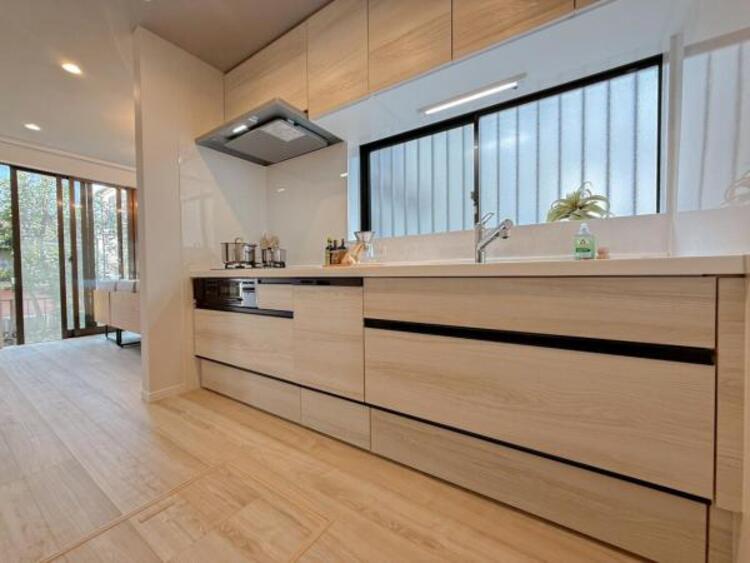 キッチン 【キッチン】最新のシステムキッチンは使い勝手が良好です。