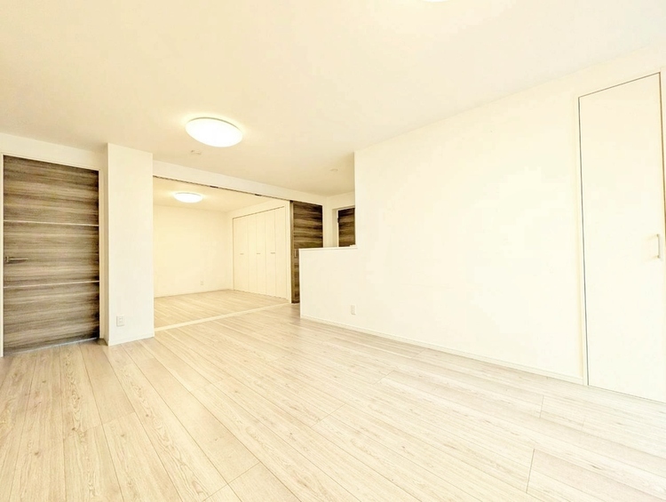 居間 飾り過ぎないシンプルな内装と偏り過ぎないデザインで統一しました。