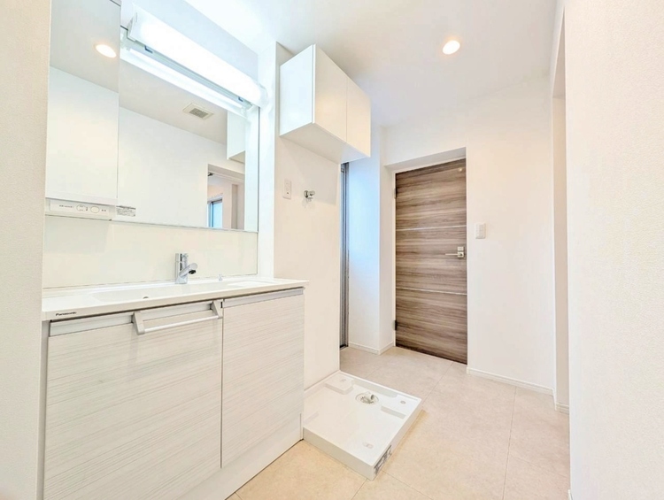 洗面 何かと物が増える場所だからこそ、スッキリと見映えの良い空間に。