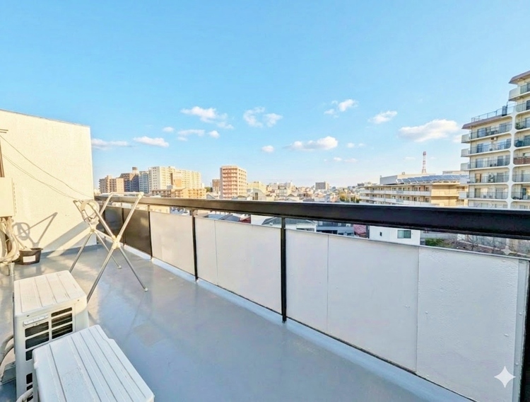 バルコニー 暮らしの中で、光と風を演出してくれるバルコニー。