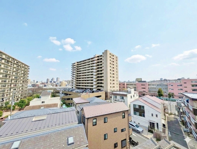 バルコニー 頬をなでる、優しい風を感じることが出来ます。