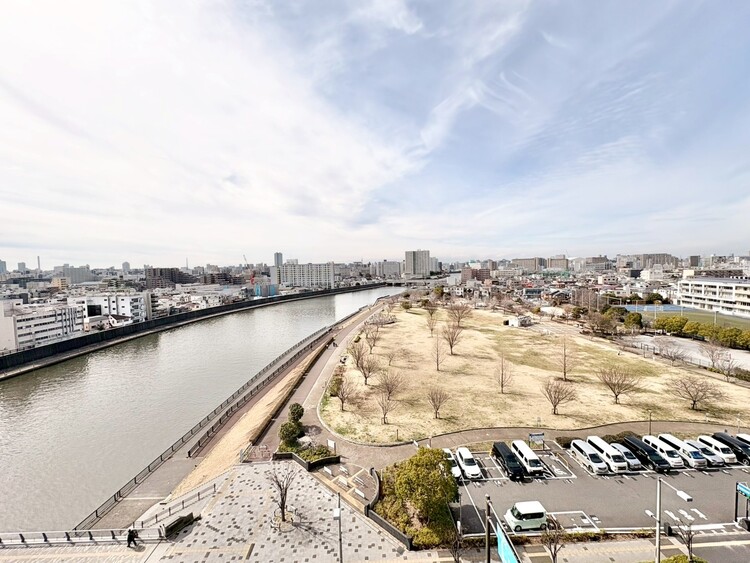 バルコニー 頬をなでる、優しい風を感じることが出来ます。