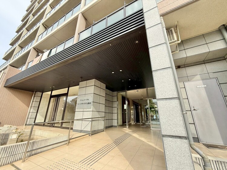 その他 上質感漂う玄関アプローチです。